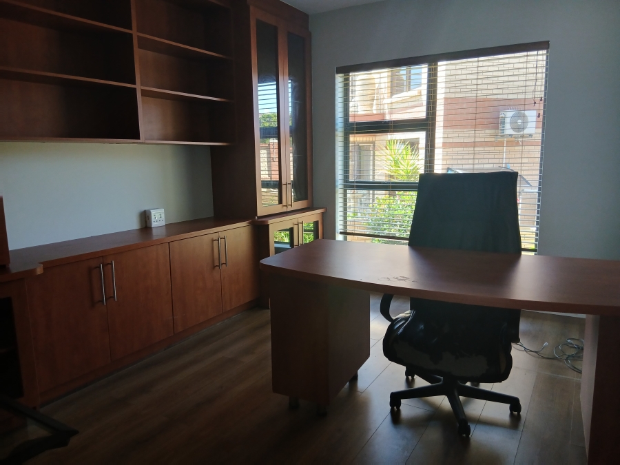 To Let 4 Bedroom Property for Rent in Wavecrest Eastern Cape